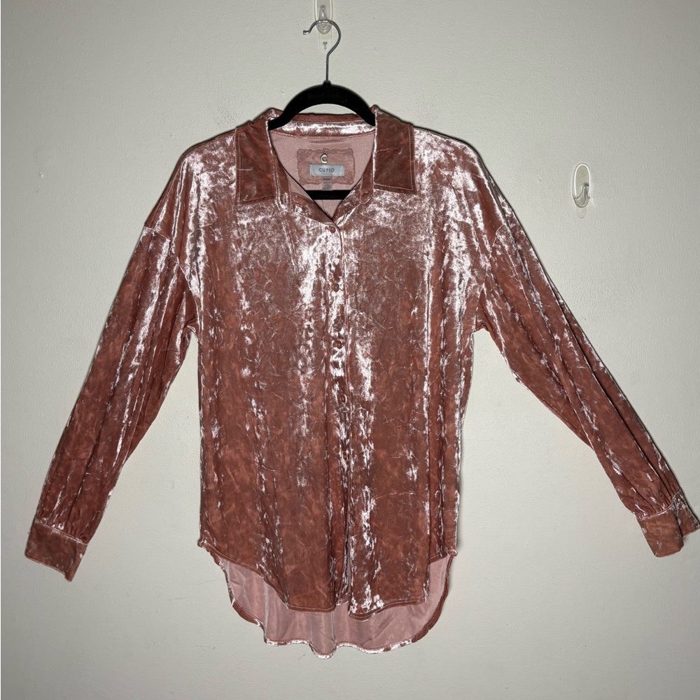 Cupio Women’s Crushed Velvet Dusty Rose High Low Button Down Blouse Size M
